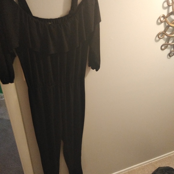 Black of shoulder jumper - Picture 6 of 7